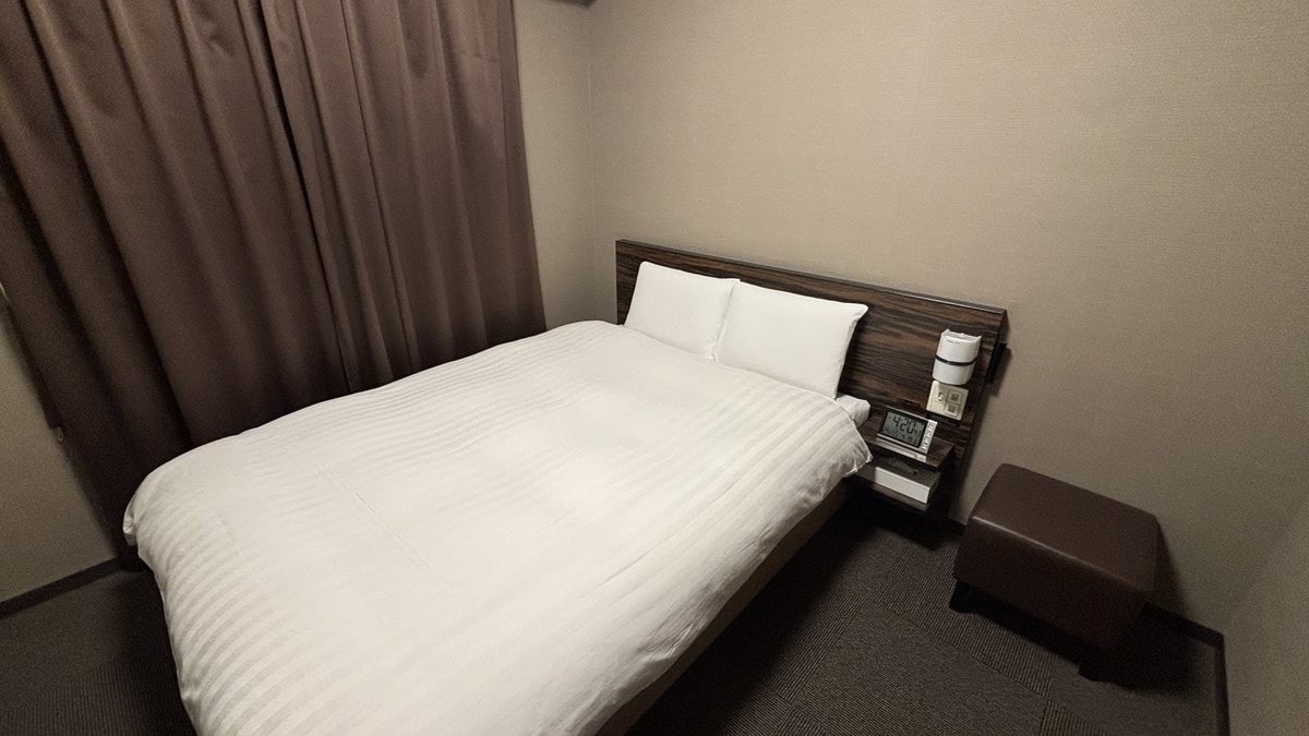 ห้องดับเบิ้ลปลอดบุหรี่ 15.0㎡ (เตียงกว้าง 140ซม. x 195ซม.)