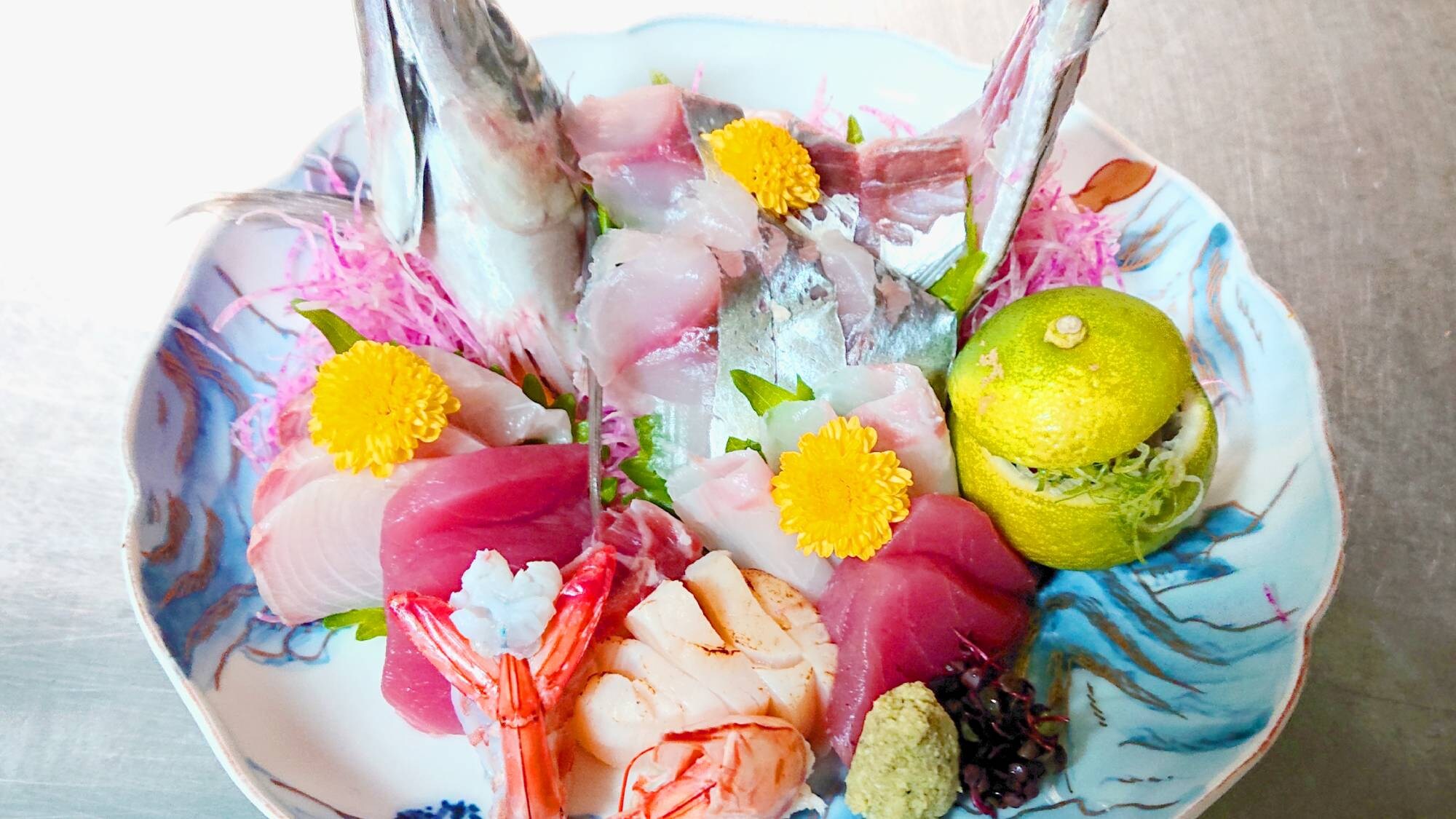 ・Image of sashimi platter with fish from the Sea of Japan as the main dish