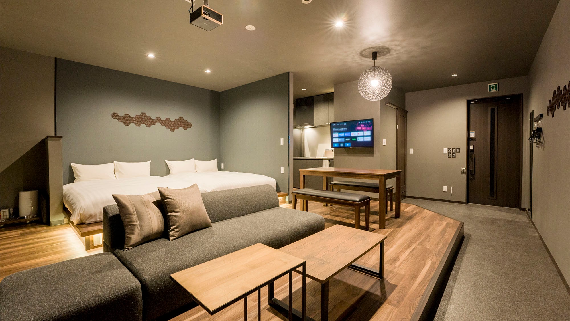 [Example of room with a capacity of 4 people] Full view of the room