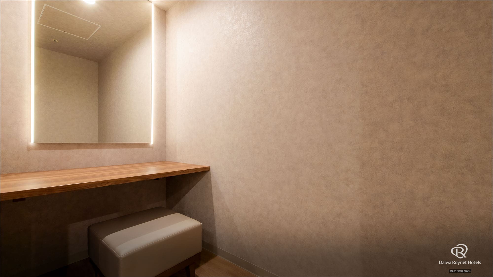 Powder room (in the junior suite)