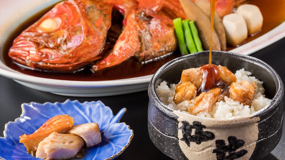 Please enjoy Inatori-so rice with the simmered sea bream.