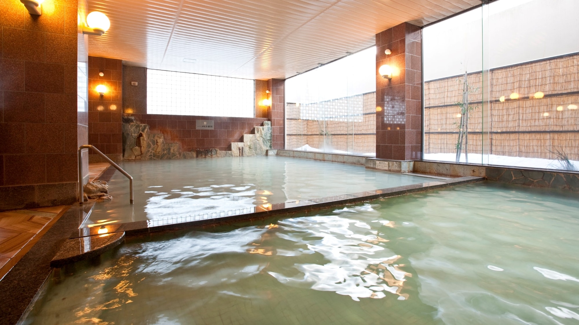 Large public bath, 2nd floor