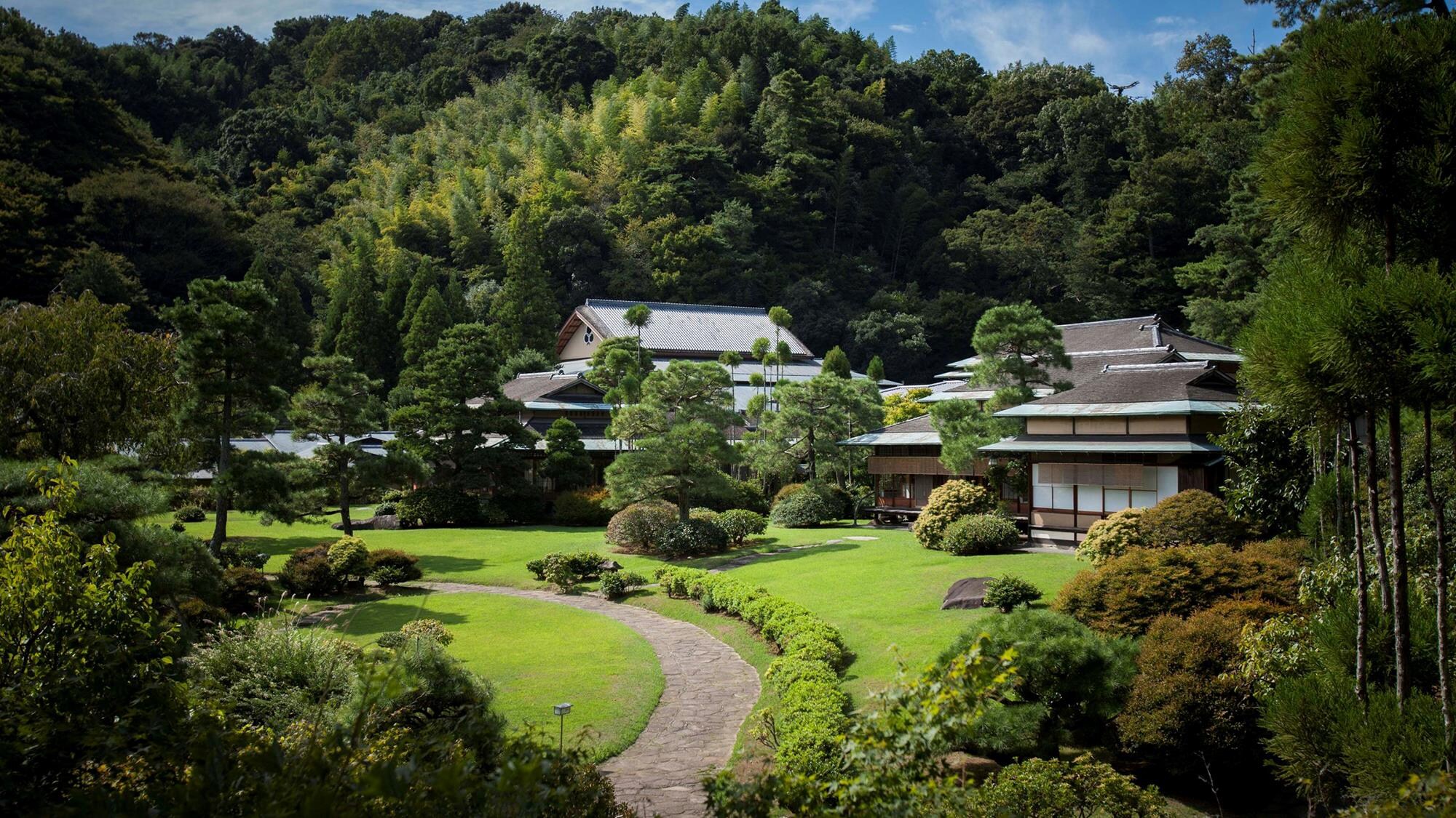 A 10,000m2 garden where you can enjoy the beautiful changes of the seasons