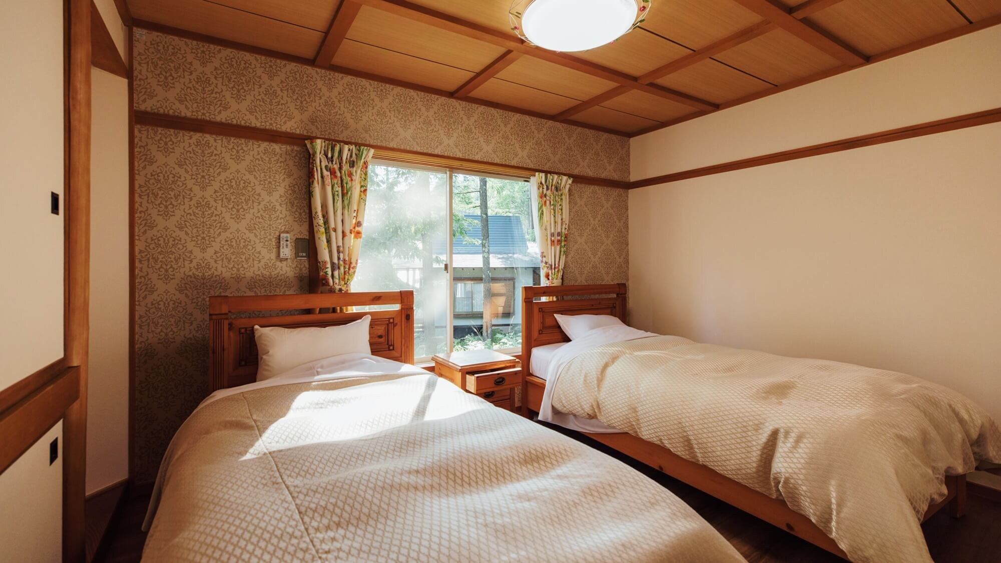 Deluxe cottage with open-air bath: interior example