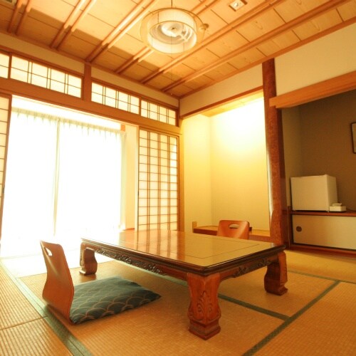 Japanese-style room 8 tatami mats