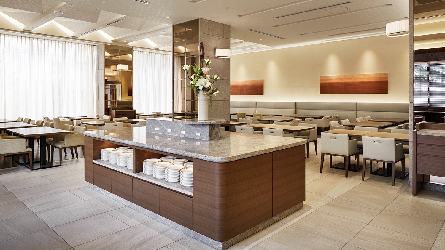 Sarapan prasmanan buka mulai pukul 07.00 hingga 10.00 (masuk terakhir pukul 09.30)