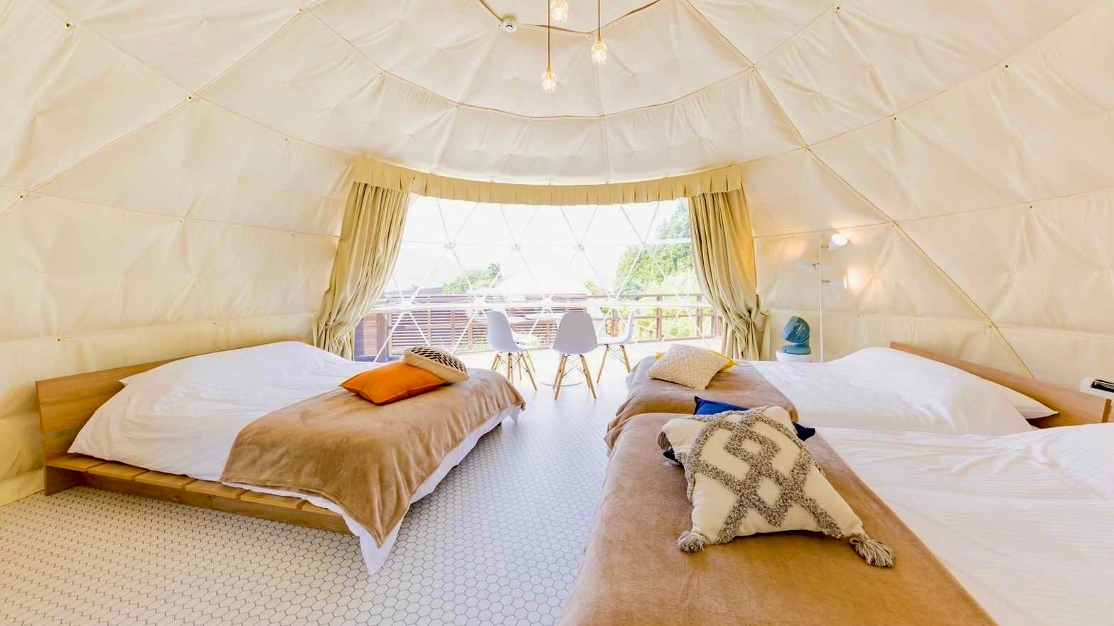 ``1'' Dome tent with open-air bath in guest room, double bed ×3