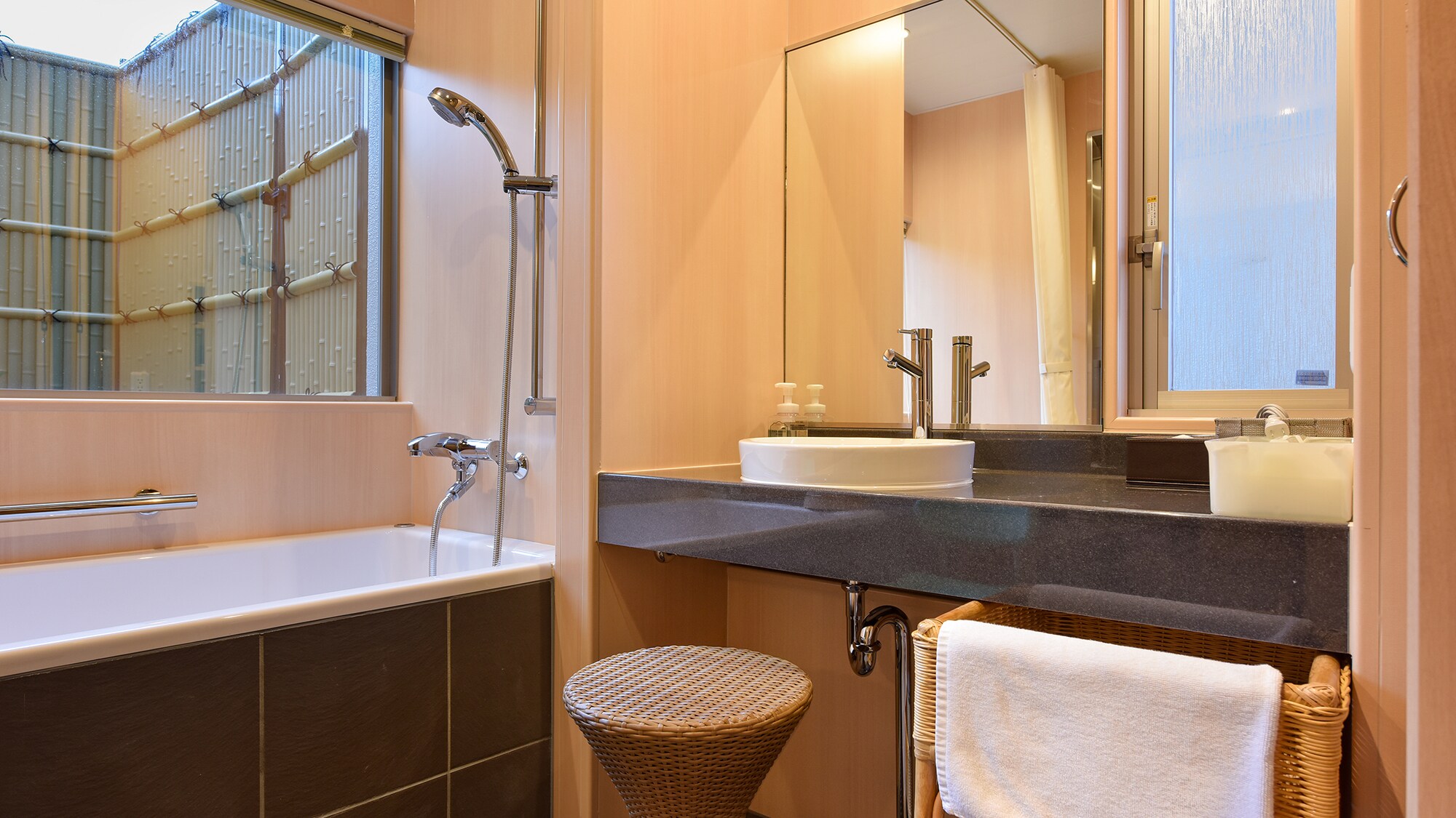 *[Ví dụ phòng khách] Phòng đặc biệt có ban công nhìn ra biển (không hút thuốc)