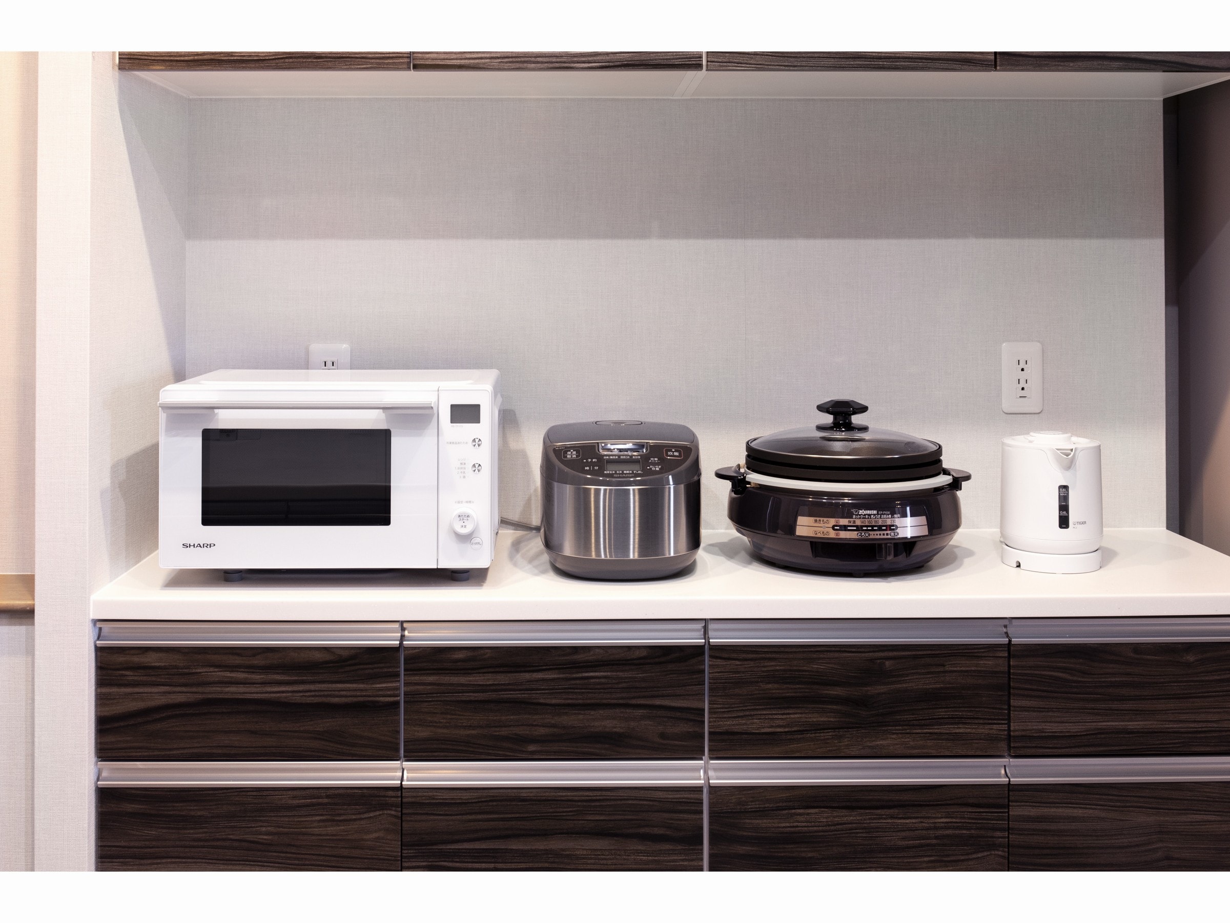 All guest rooms / microwave ovens, rice cookers, hot plates, kettles