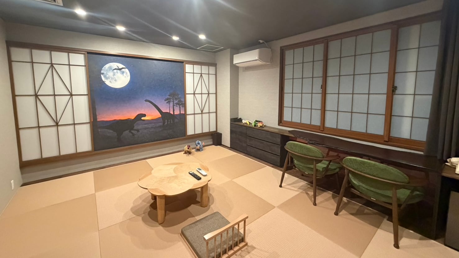 Dinosaur Room (10 tatami mats)