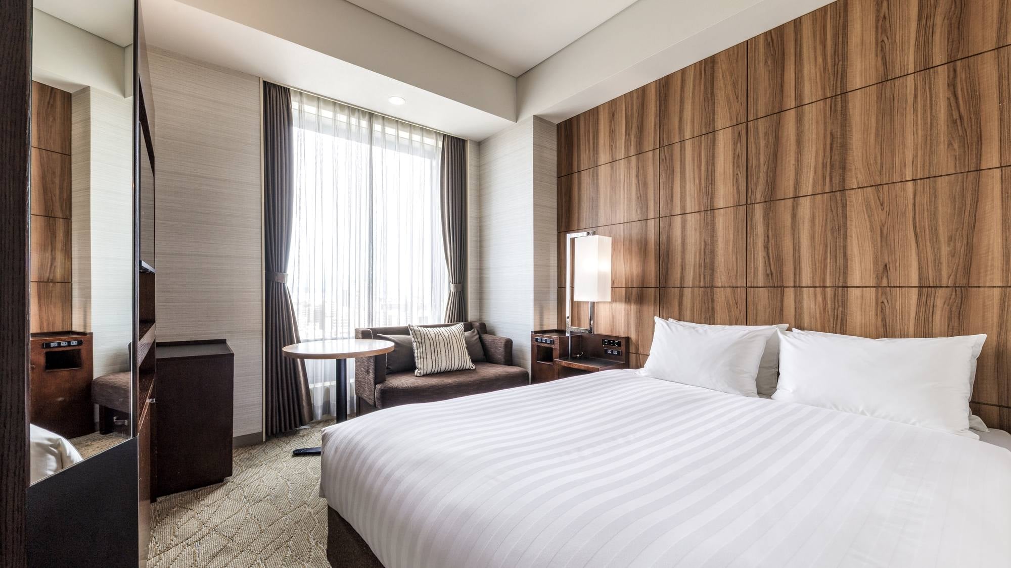 [Sakurajima side double room 17.7m²/bed width 150cm] A relaxing sofa and a gentle design.