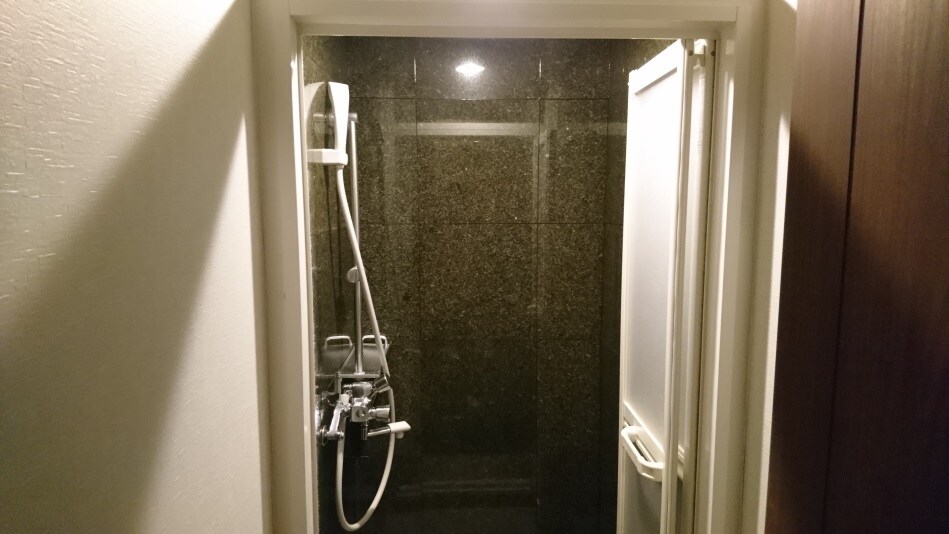 Kamar mandi di lantai 9