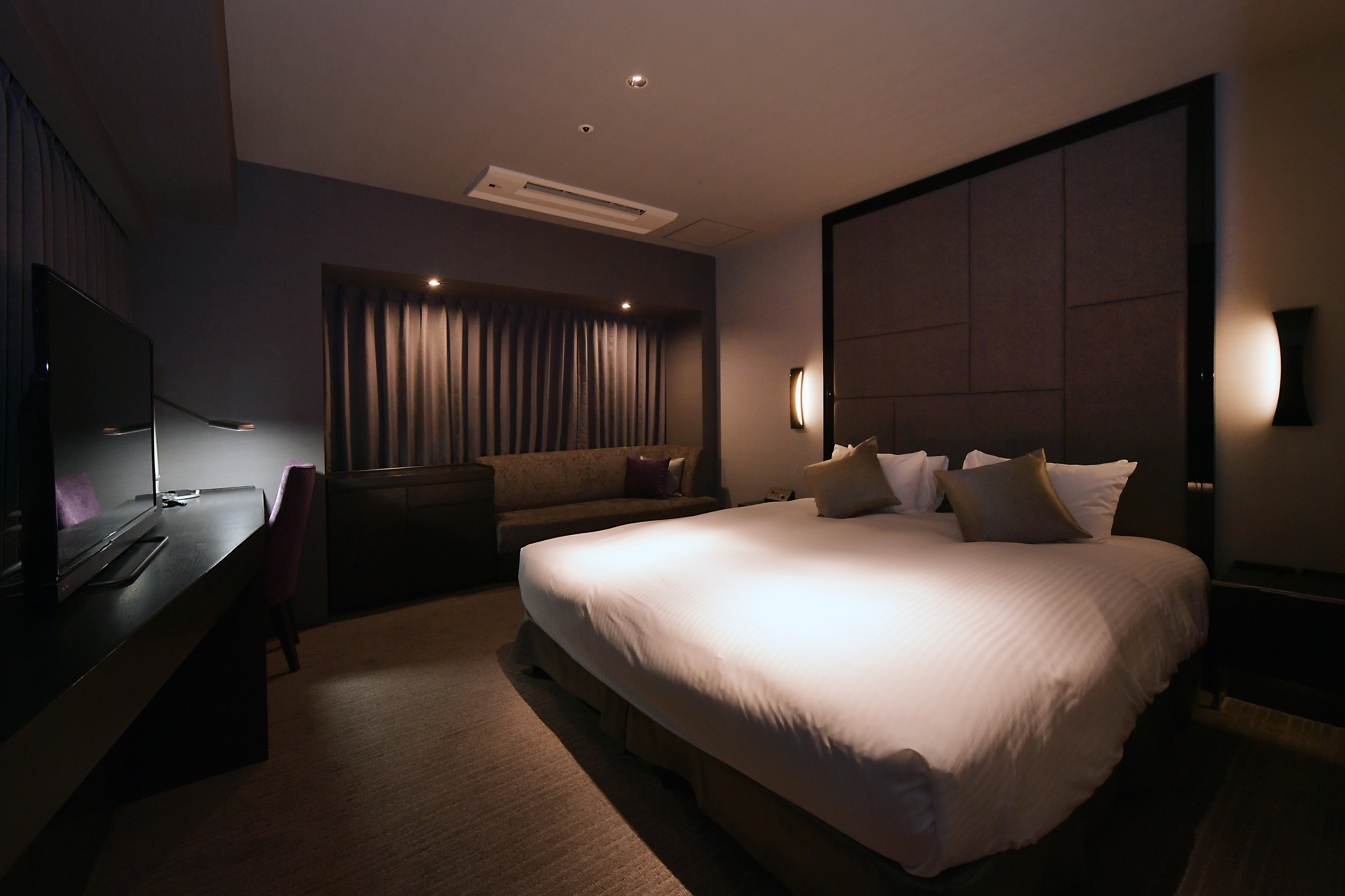 Deluxe double room (bed)