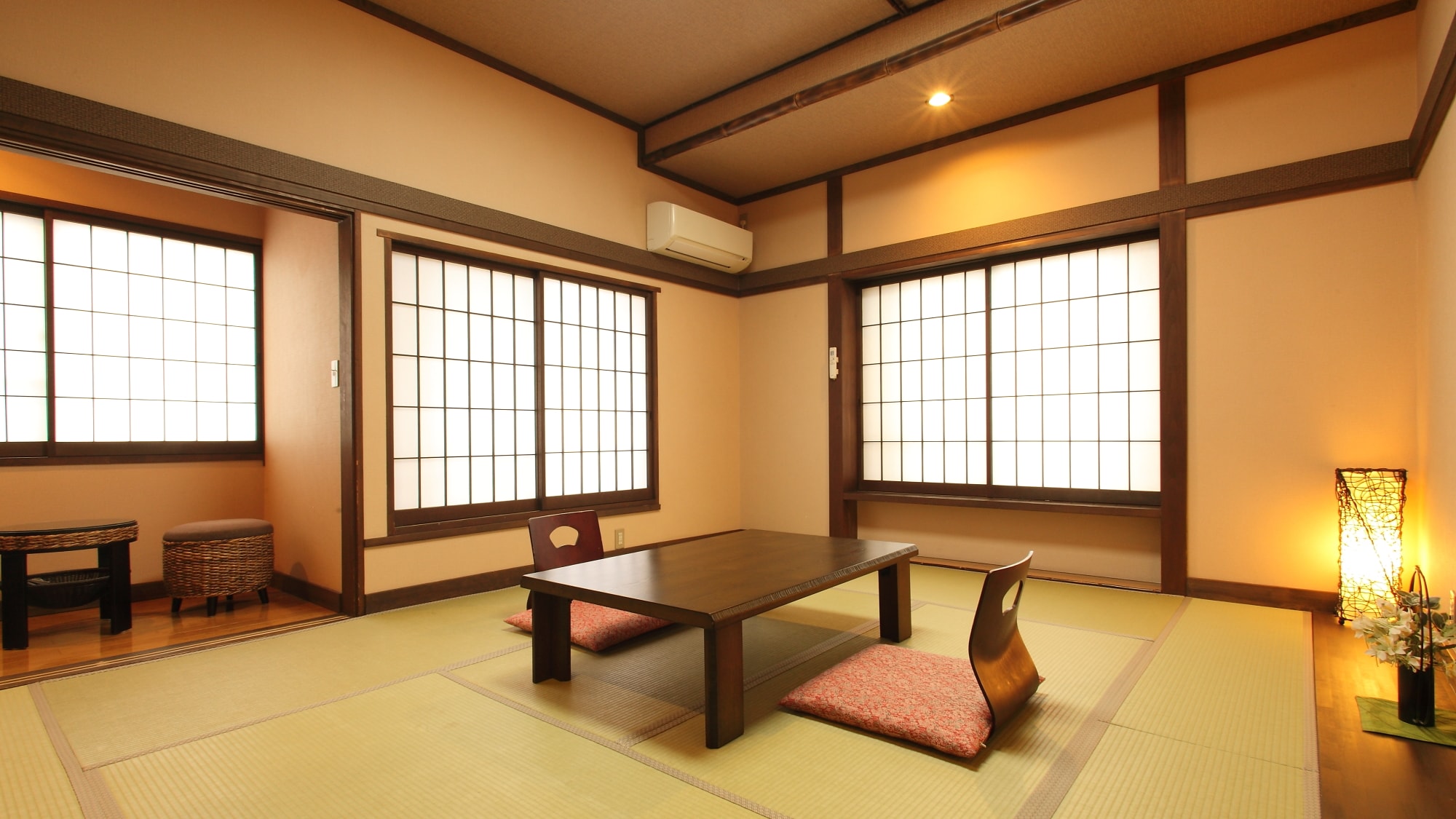 Hotaka [Asian-style Japanese-style room, 10 tatami mats, no toilet] Corner room