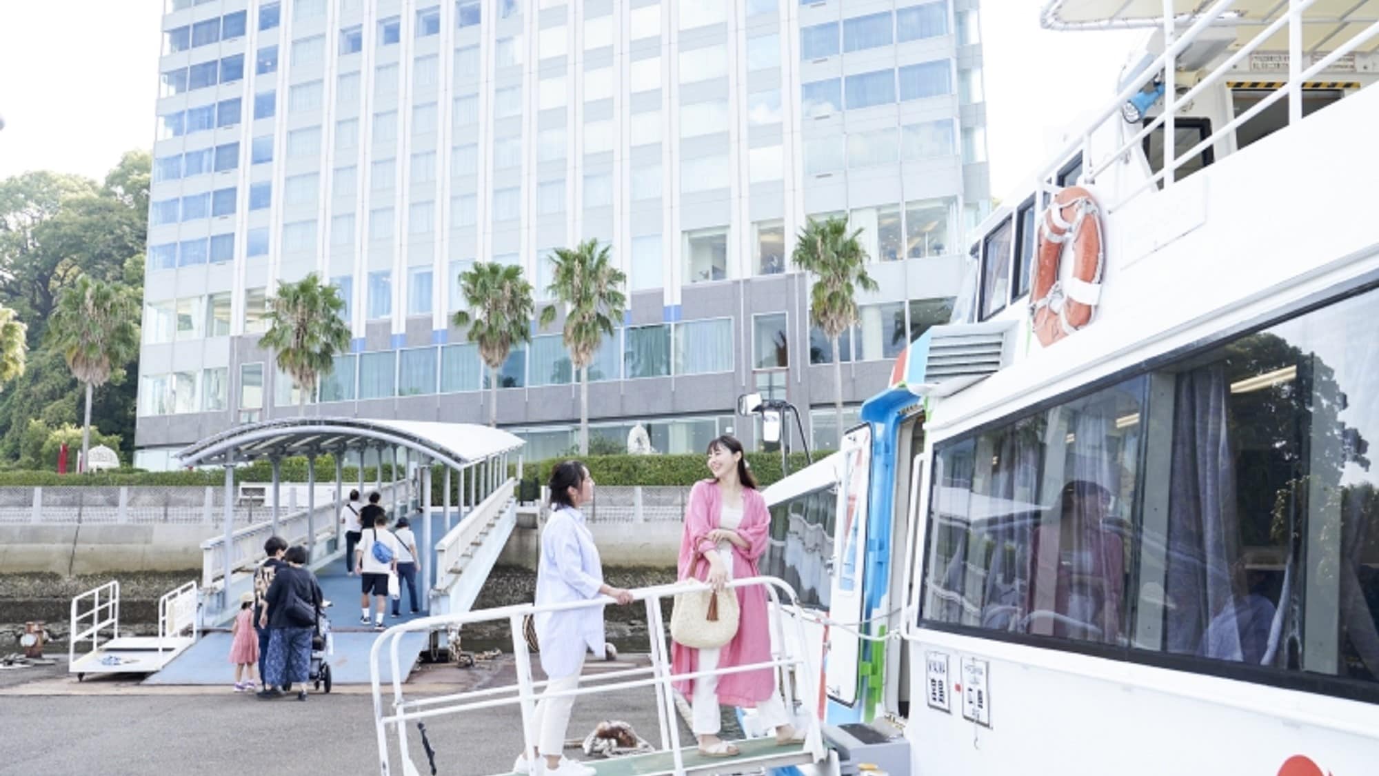 A high-speed boat departs from the pier in front of the hotel to Miyajima and Kure! It is also very convenient for sightseeing.