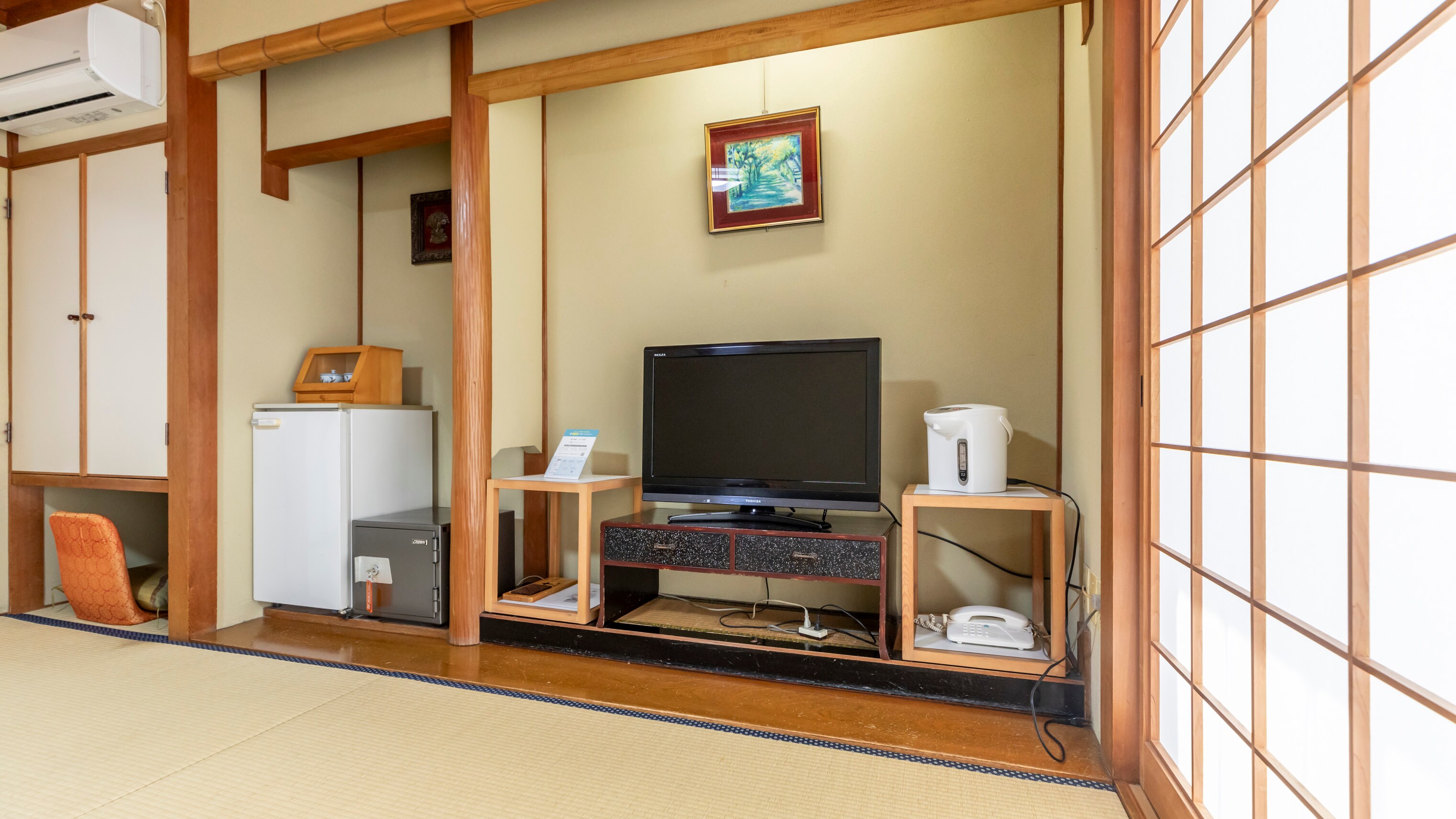 [Non-smoking] Japanese-style room for 1-3 people (with toilet and shared bathroom)