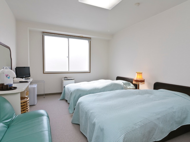 Western-style twin room