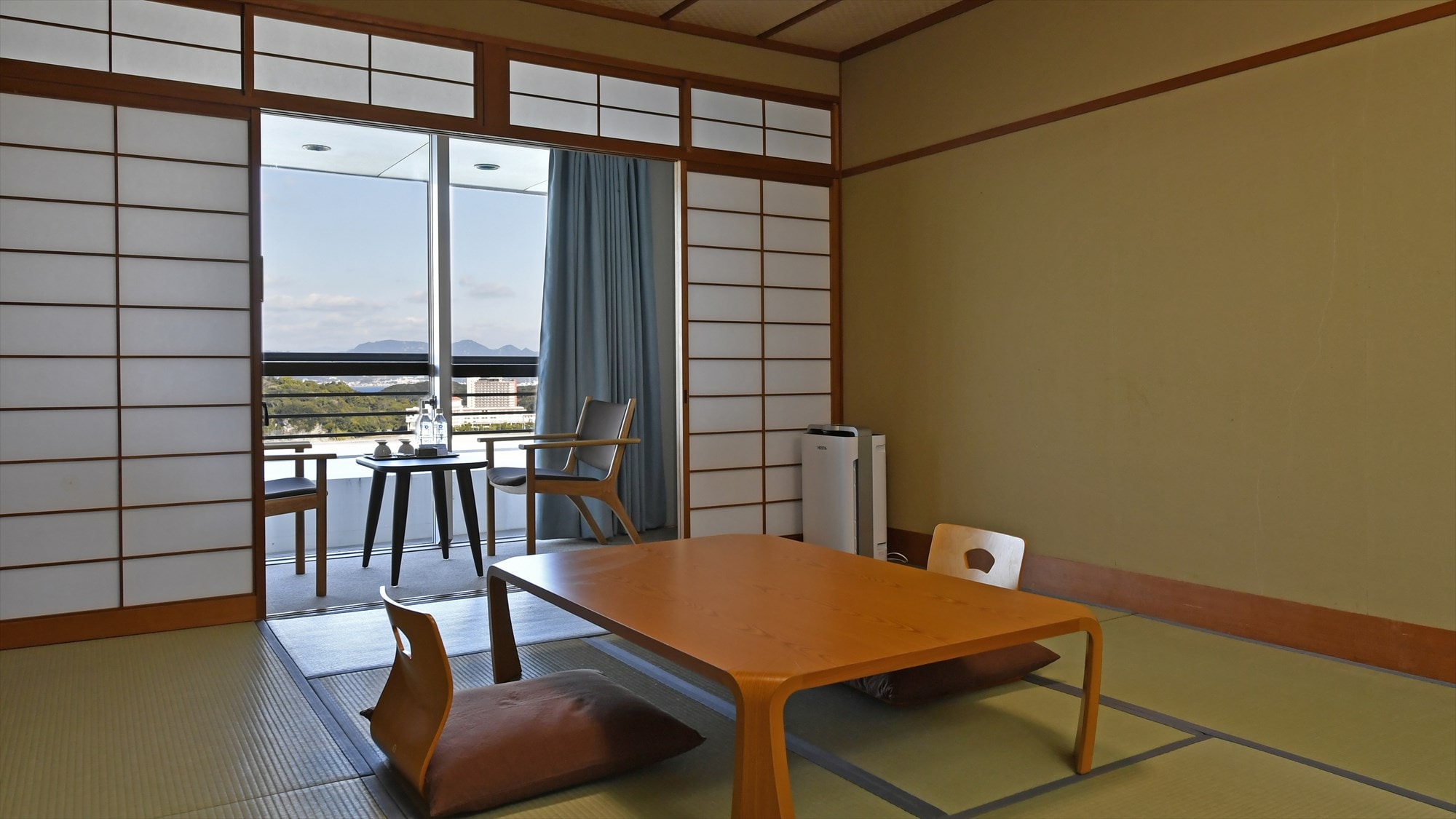 [Japanese-style room] 10 tatami mats