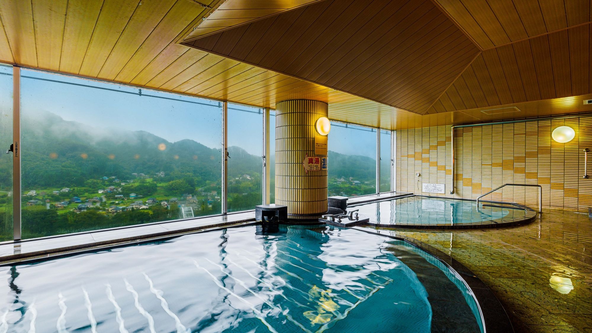 Panoramic large bath