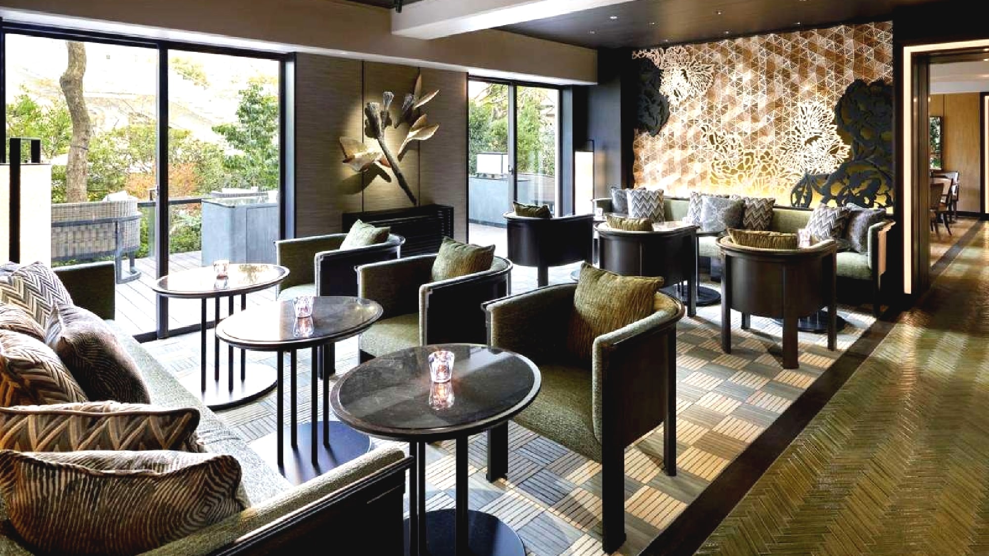CLUB LOUNGE