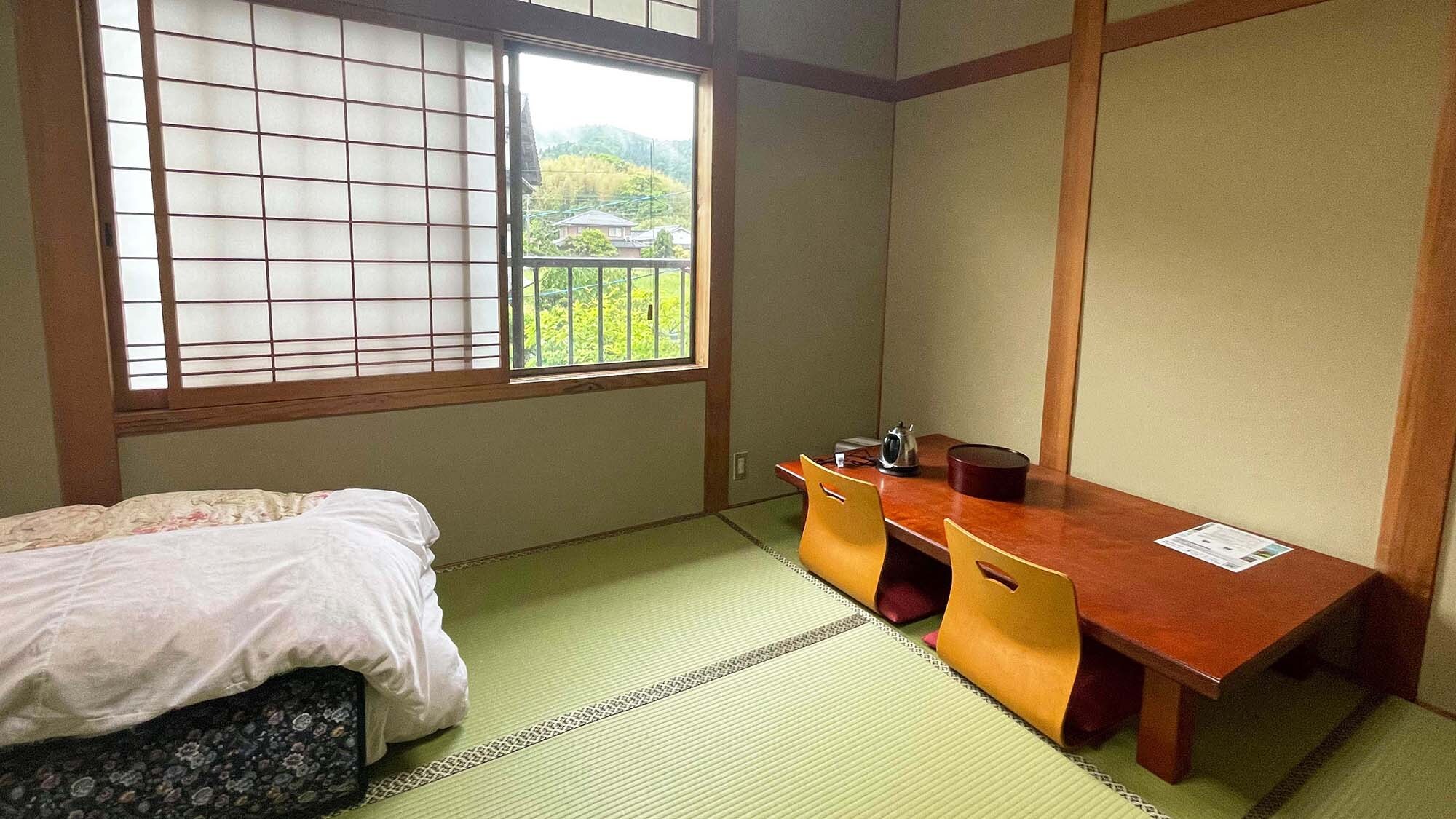 ・ Room / Japanese-style room 6 tatami mats