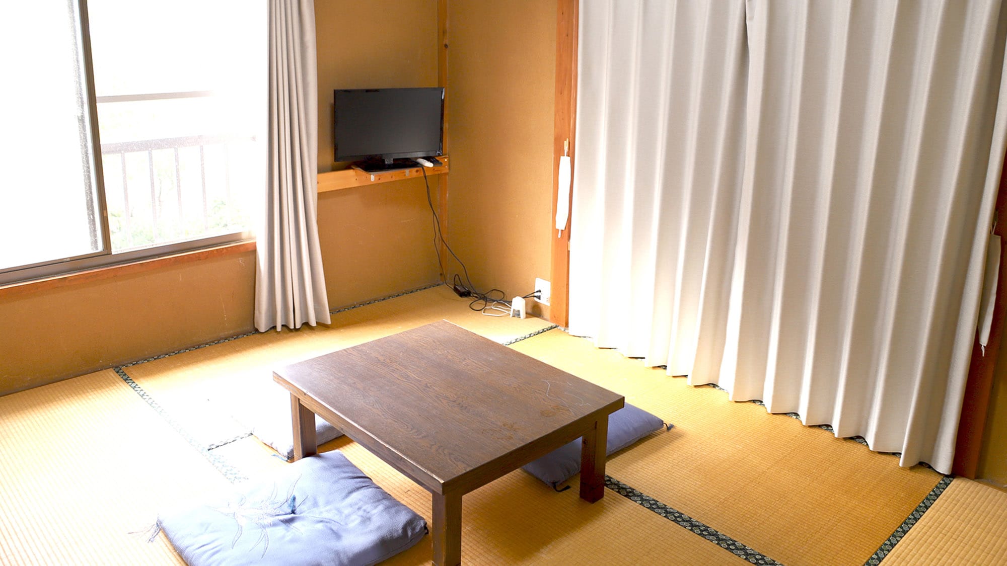 ・Kamar bergaya Jepang 6 tatami: Kamar bergaya Jepang dengan suasana nostalgia