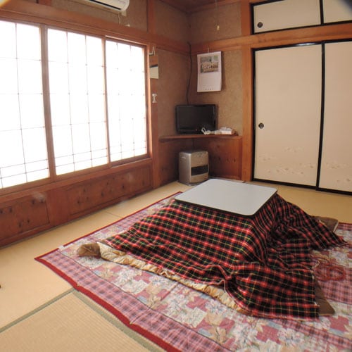 [Japanese-style room 6 tatami mats / example] Up to 3 people can share the room! There is no doubt that the travel story will be lively around the table ♪