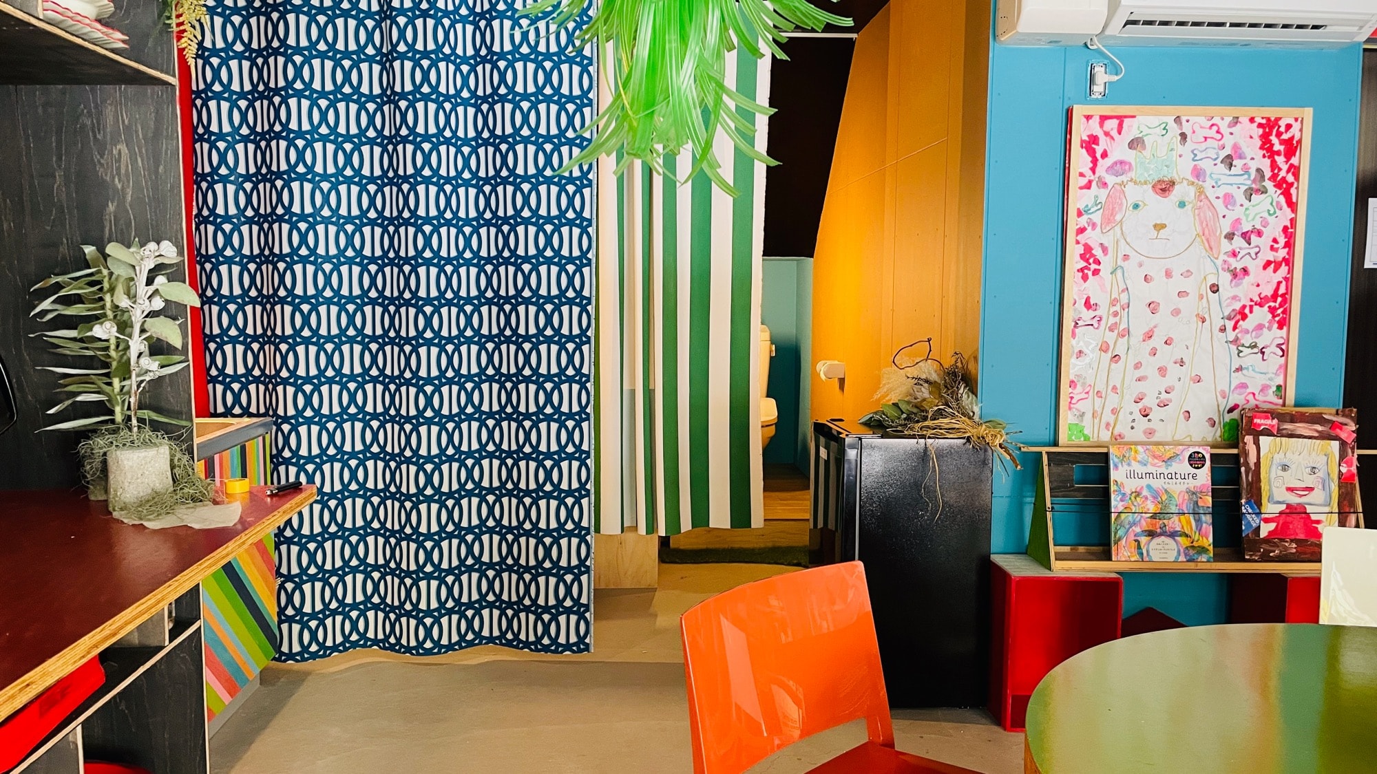 1F: A playful space beautifully decorated with curtains, accessories, and artwork.