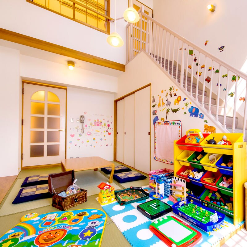 Bạn có thể chơi trong phòng của bạn! Phòng trẻ em thú vị (ảnh)