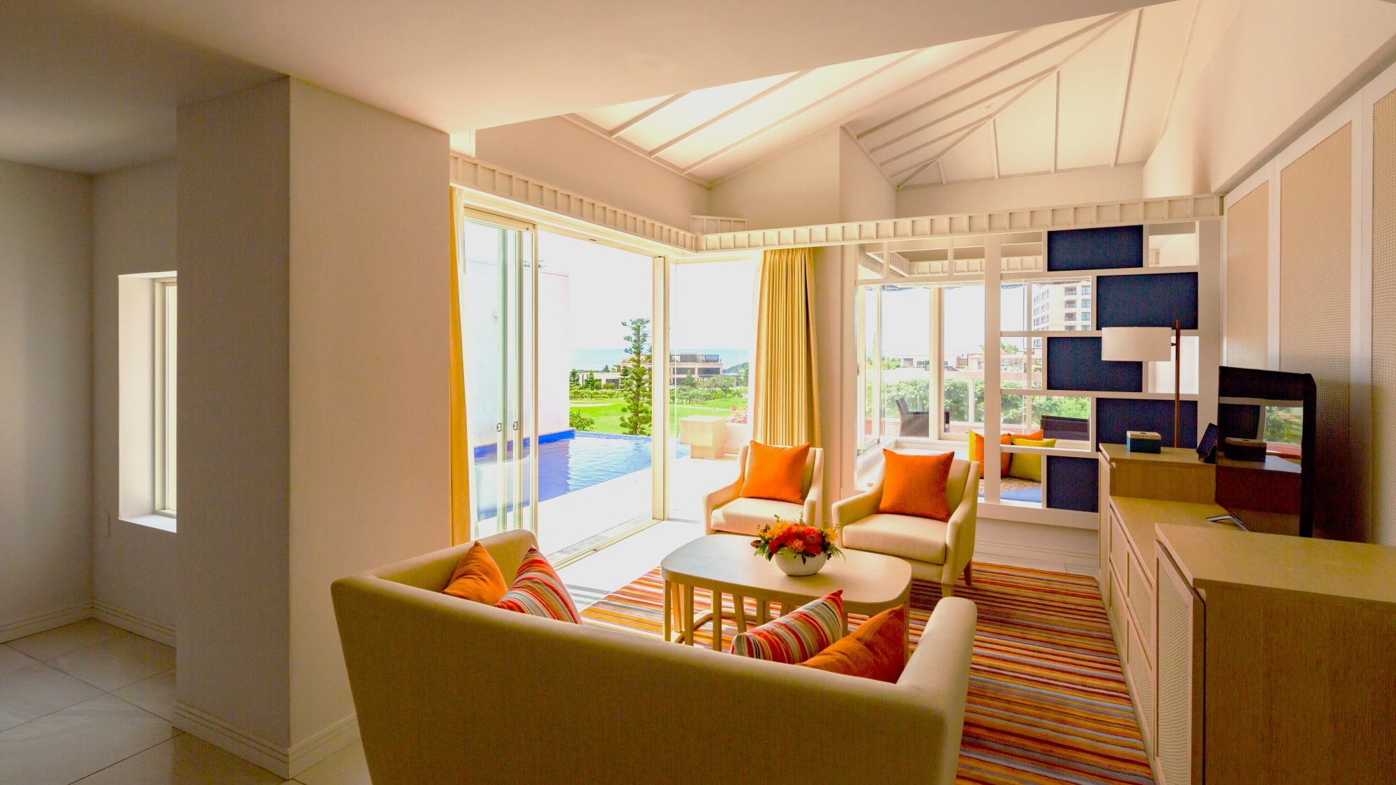 【Pool Villa Premier 2F】約64平方米的帶私人泳池的一居室別墅套房。