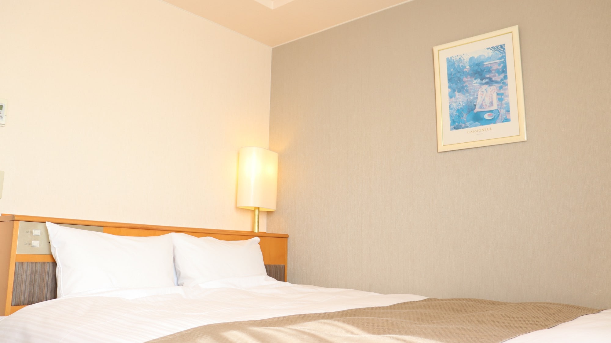 Area: 18 square meters / bed size: 160cm x 203cm (queen size bed)