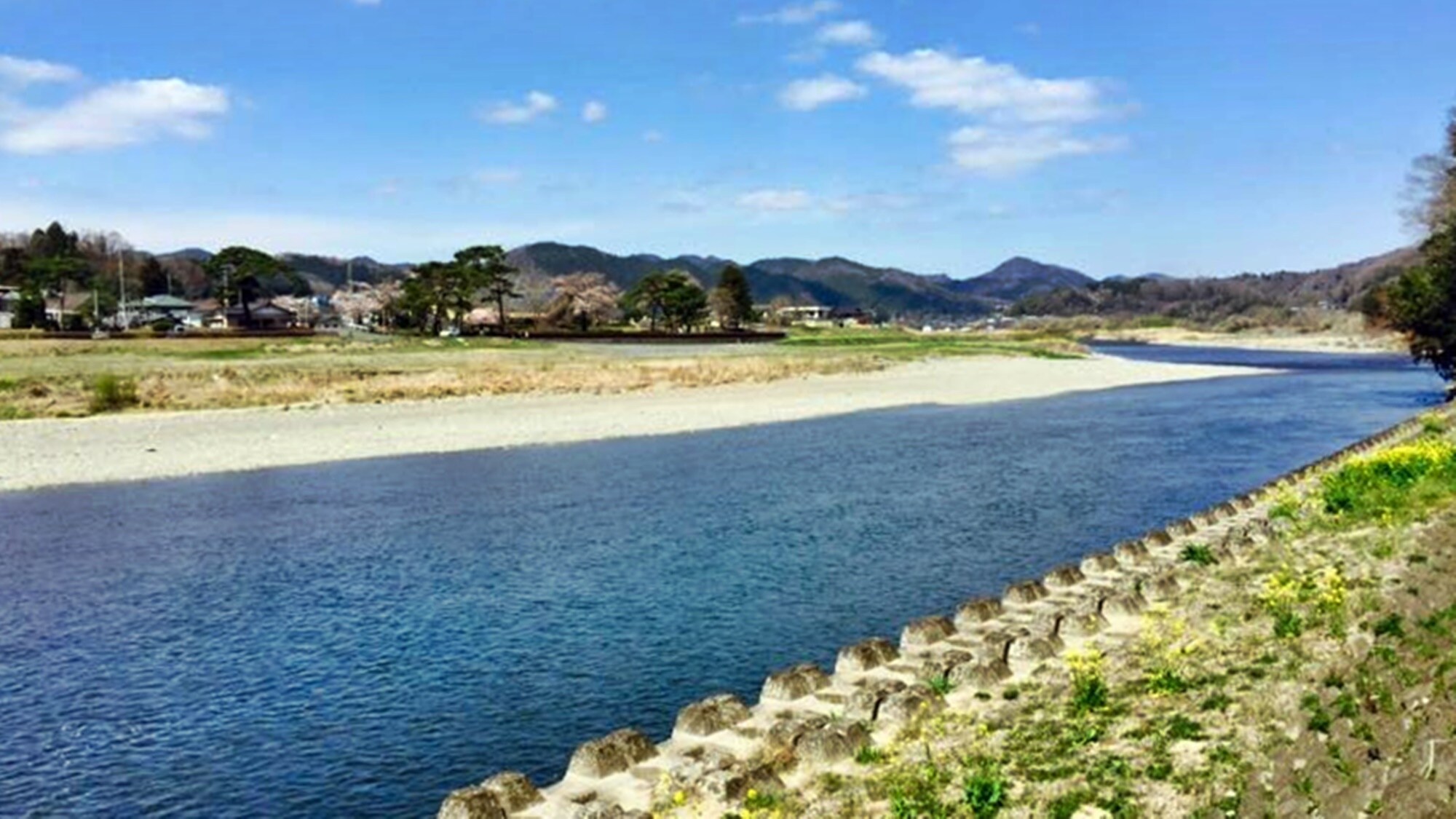 *[Example of the Kuji River] Located right in front of our hotel, you can enjoy the scenery of the four seasons.