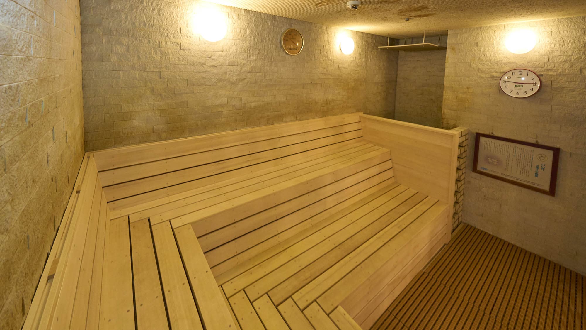 [Health club/dry sauna]