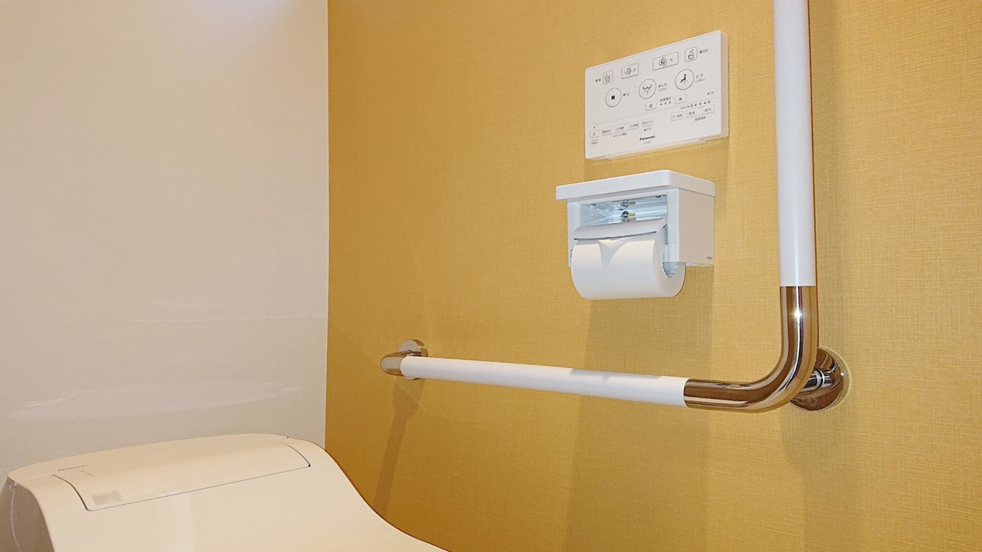 *[Non-smoking] Universal design, 10 tatami mat Japanese-style room with twin beds / Handrails for added security.