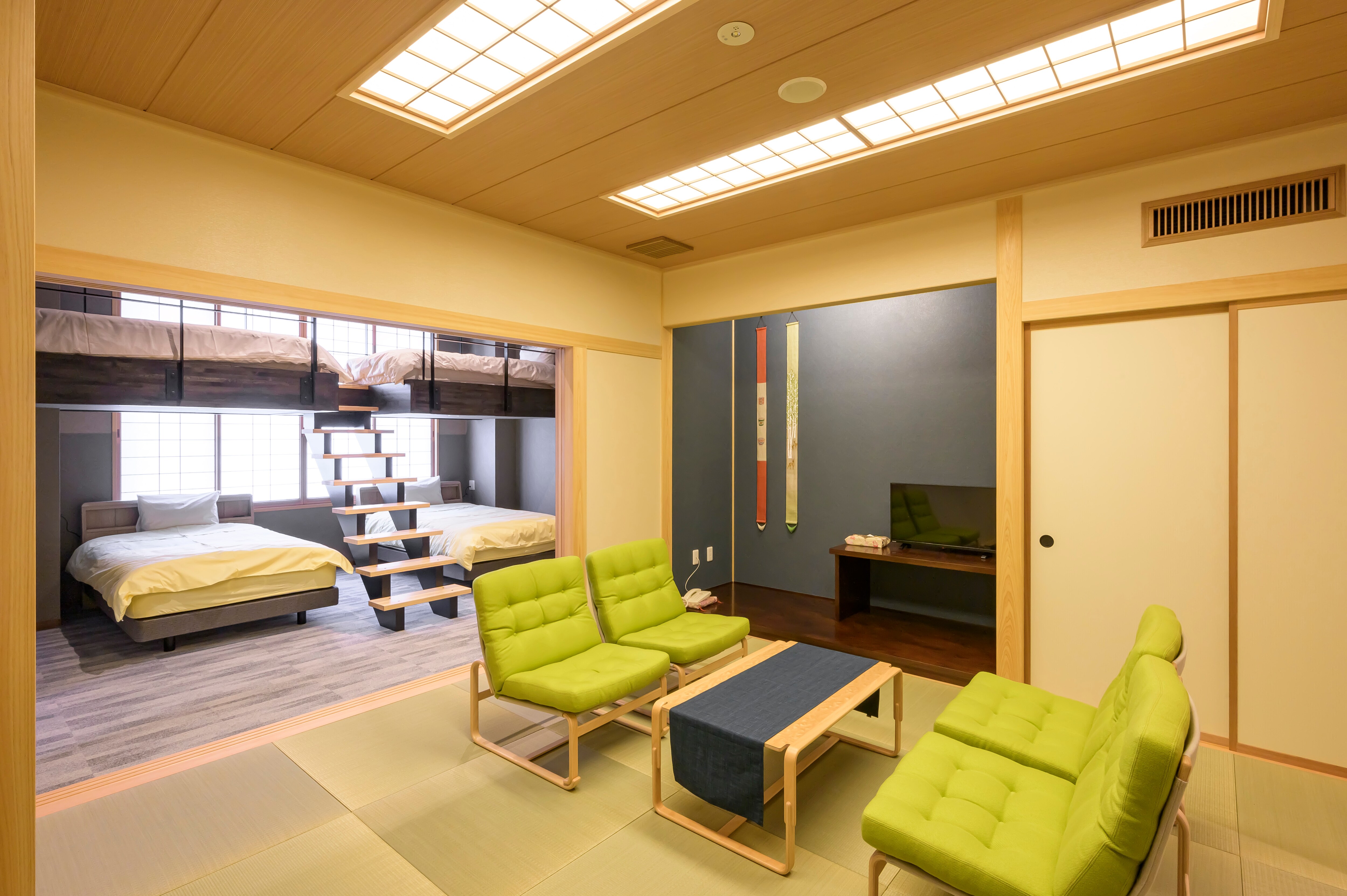 Newly built in 2012! Table tennis, karaoke, and an open-air bath in a Japanese-Western style room. Loft with 4 bunk beds.