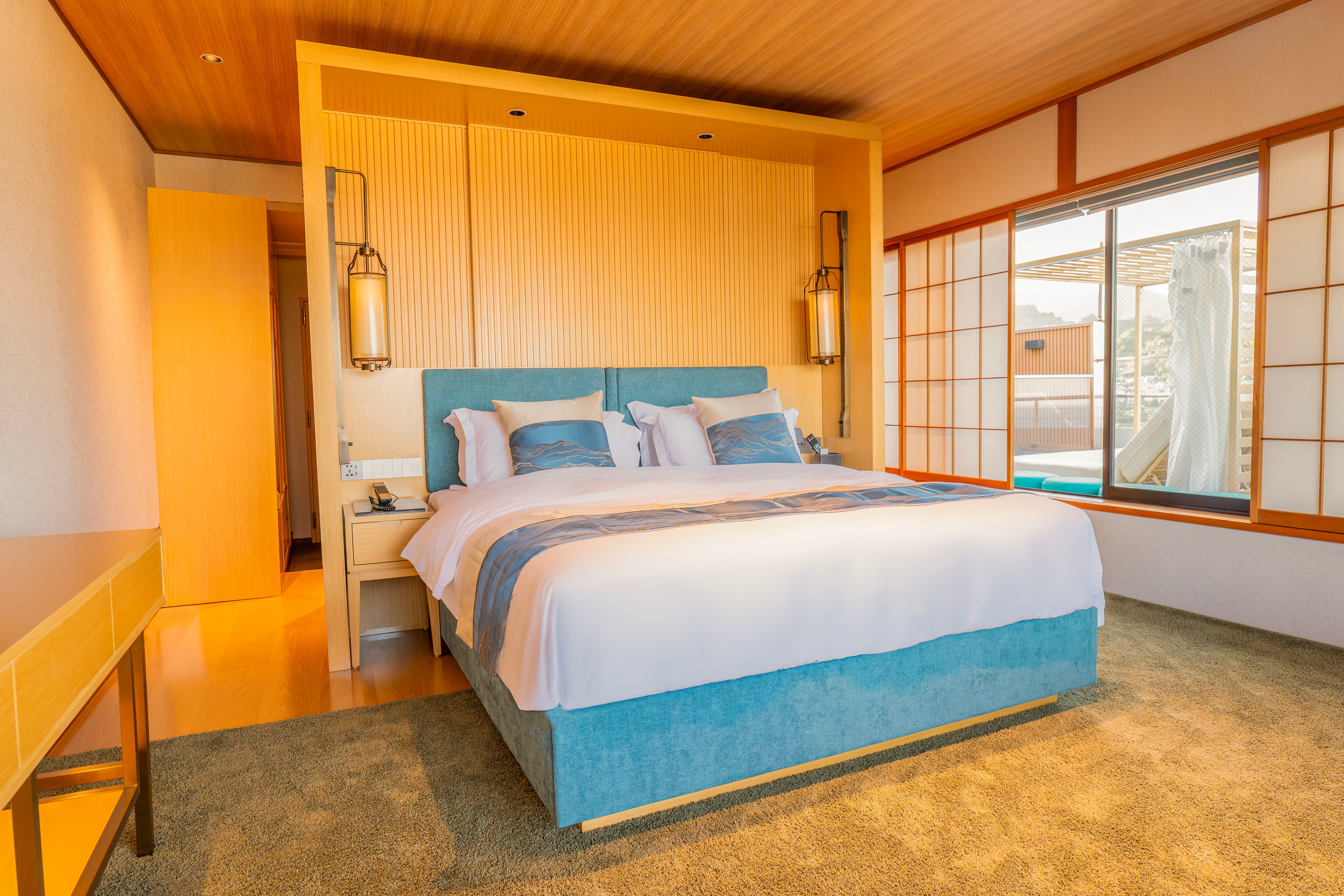 ・【客房】您可以在特大號床上放鬆身心。