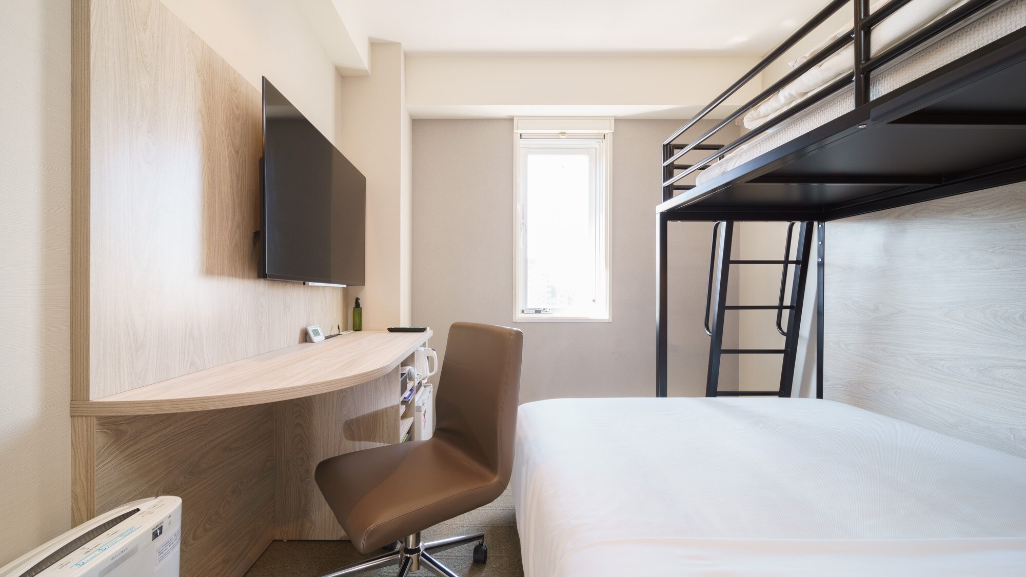 Comes with a loft bed that is popular with children.