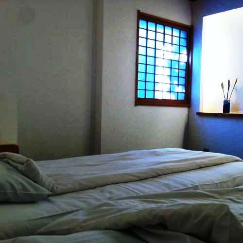 Japanese and Western room bed