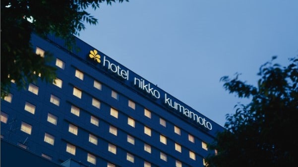 ★ Hotel exterior (night)