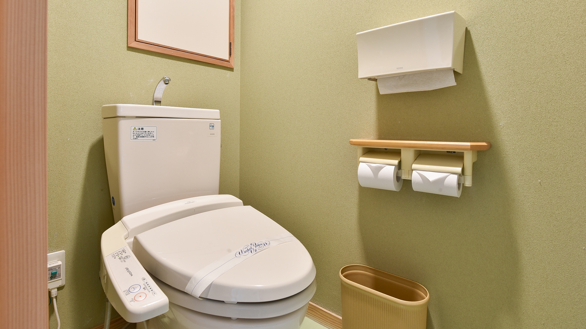 *Japanese-style room with 12 tatami mats. The toilet is equipped with a washlet.