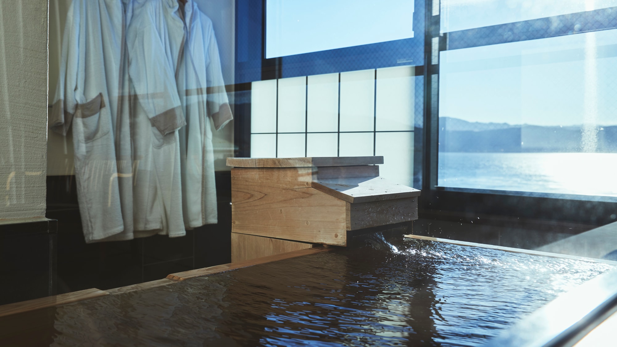 The open-air bath is a wide size that even two people can take a relaxing bath [Standard type]