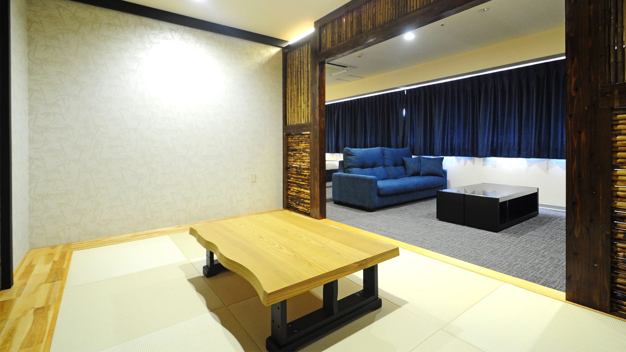 [Japanese and Western rooms] Please stretch your legs and relax in the tatami space.