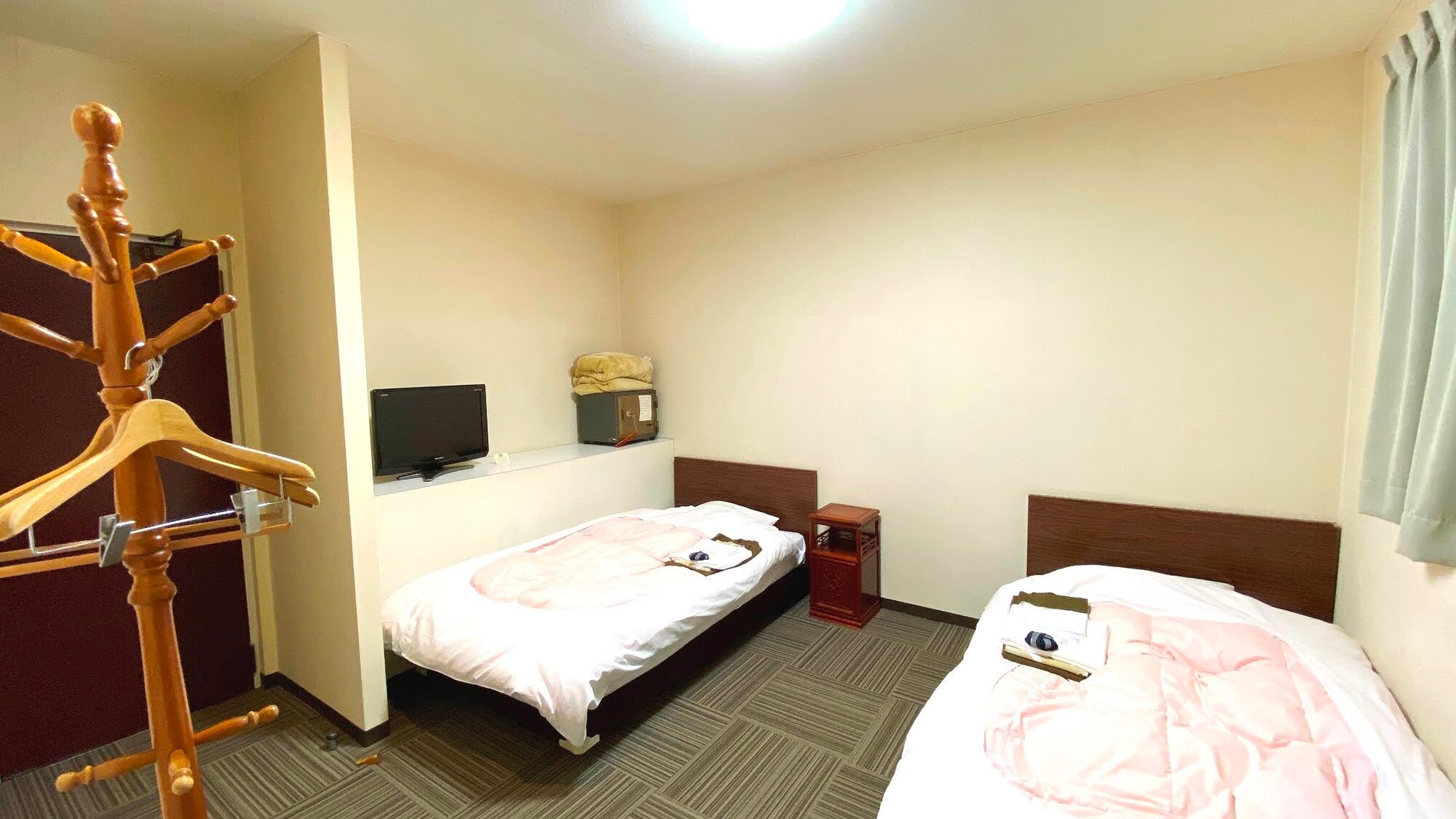 ・[Type D] This twin bed room allows smoking.