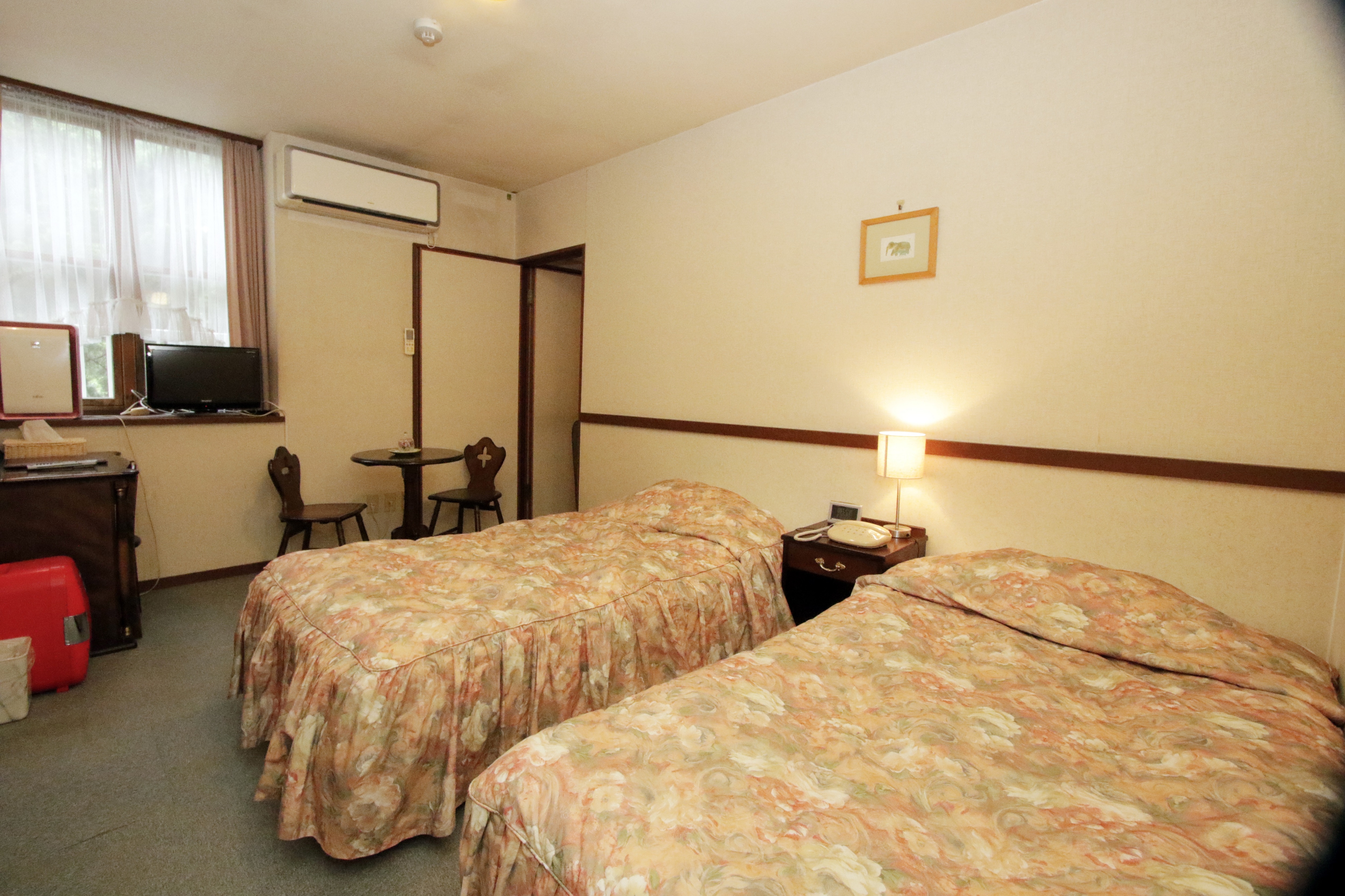Connecting Room 1