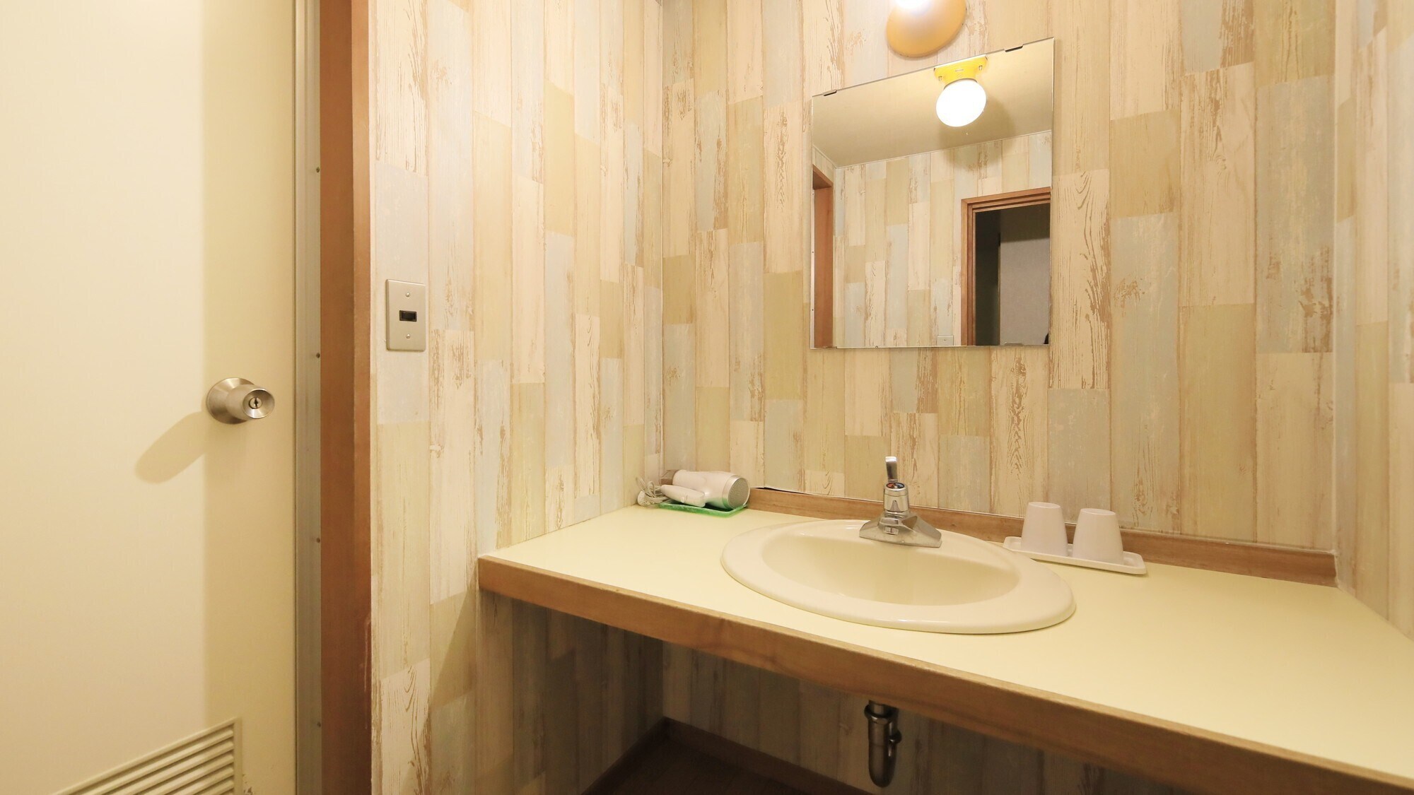 [Phòng theo phong cách Nhật - Tây] Phòng theo phong cách Nhật Bản với 10 chiếu tatami + phòng đôi + hiên rộng rãi (không hút thuốc, có vòi sen)