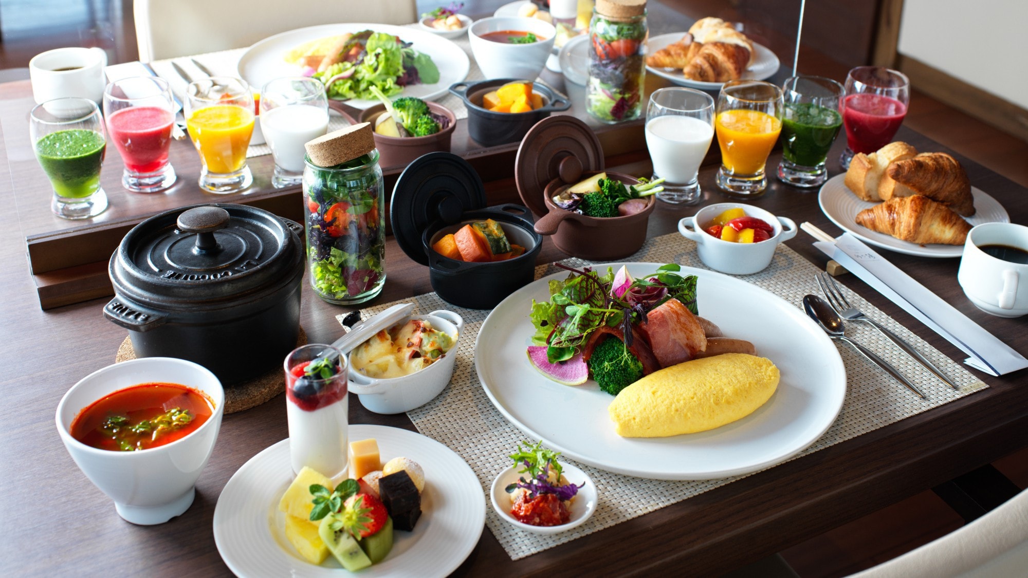 ◆ Breakfast buffet example / A colorful breakfast buffet on a refreshing morning