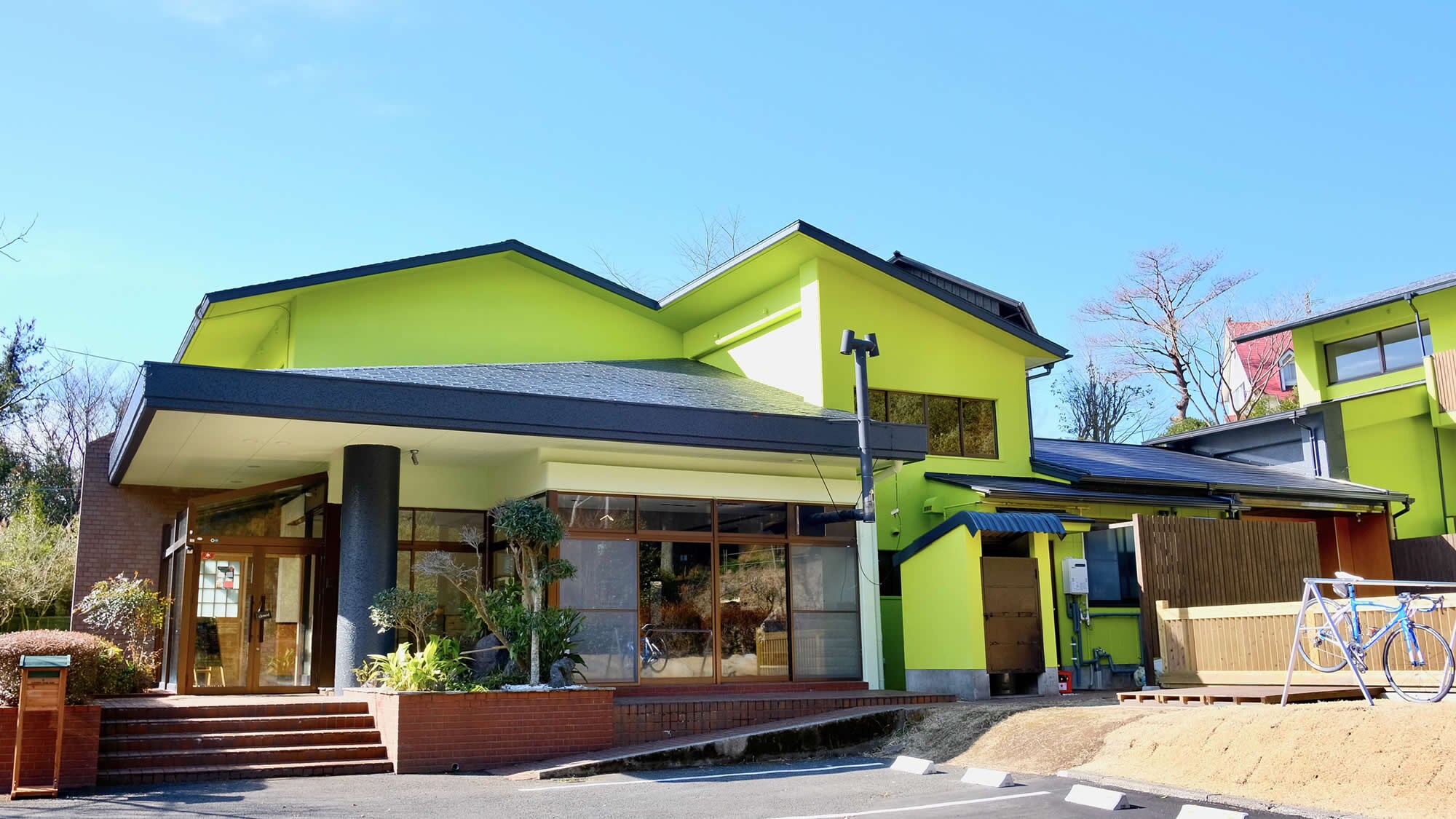 Panoramic view. Look for the brightly colored building.
