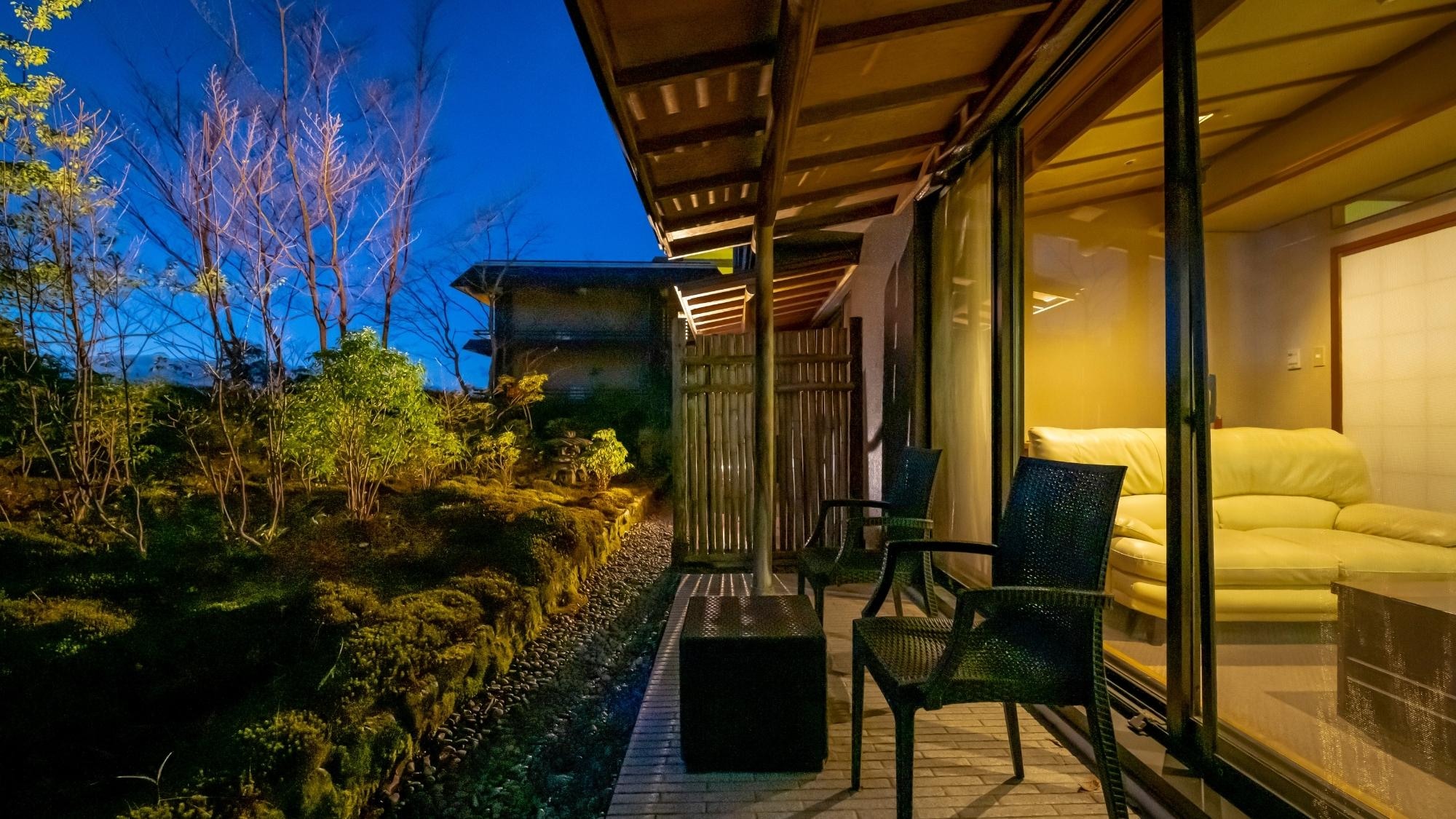 Guest room with terrace garden in Senjukan.