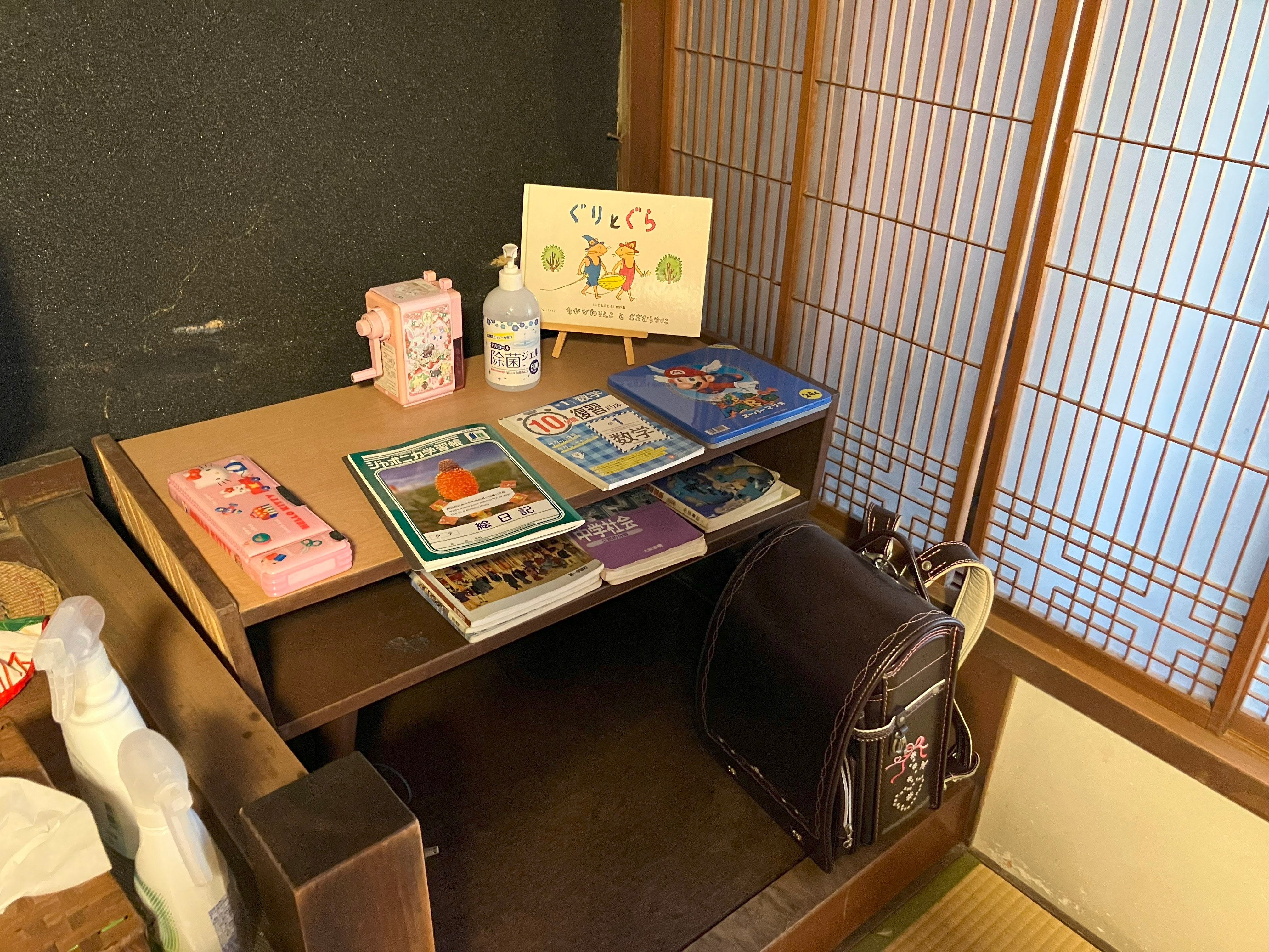 ・Second floor guest room A: Nostalgic interior