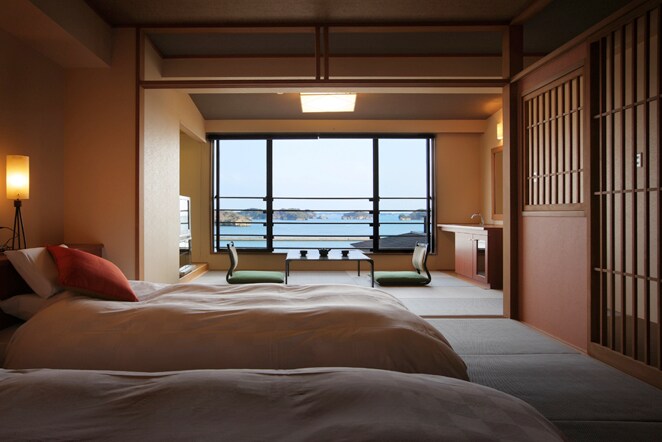 Japanese-style room with unit bath Low bed 1